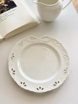 Обеденные тарелки с рельефным бантиком из чистой белой керамики, салатный десерт западной кухни, Плоский диск кухонной посуды, выдолбленный